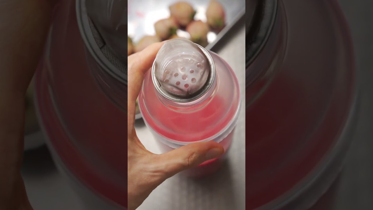 捣碎草莓.再加个蛋.就变成了... #蛋学 #煮蛋