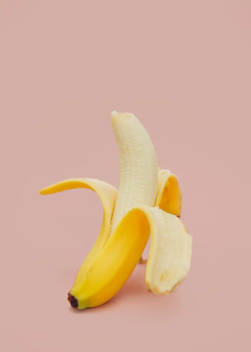 Zaujímavosti a fakty, o ktorých si ani len netušil 5 half peeled banana fruit
