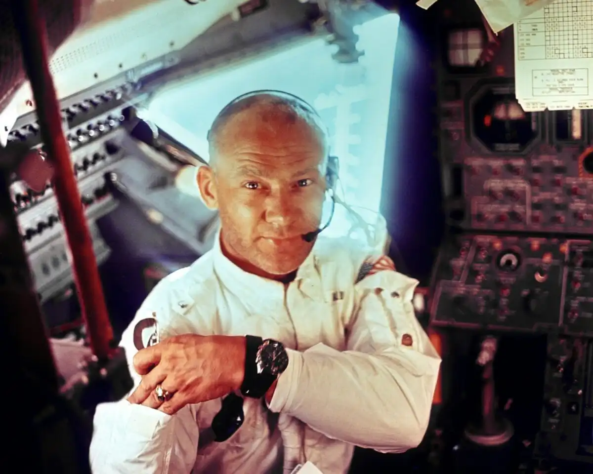 Zaujímavosti o ktorých si ani len netušil #2 Buzz Aldrin a omšové víno na Mesiaci 4 Buzz Aldrin